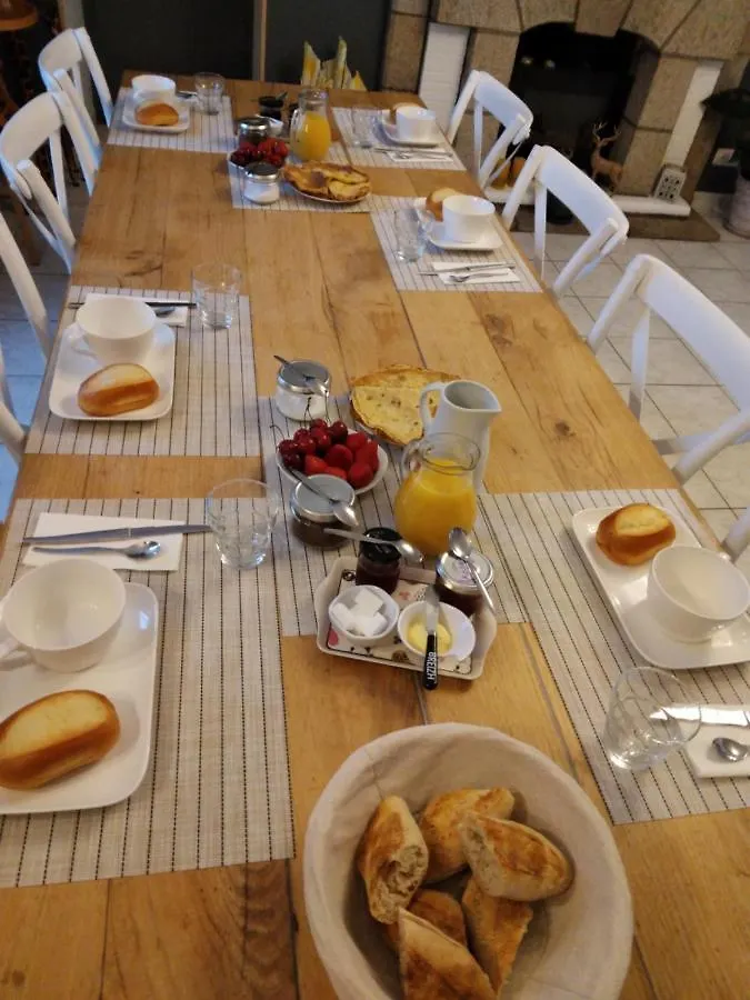 La Jacarandiere Le Cambout Bed & Breakfast